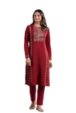 ishin Women’s Maroon Jacquard Style Geometric Pattern Straight Winterwear Kurta