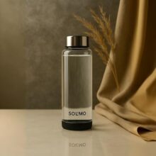Amazon Brand – Solimo Borosilicate Glass Fridge Water Bottle | Leak Proof | Stainless Steel Jacketed Cap | Silicon Ring Protection | Toxin-Free | Thermal Shock Resistant | Odor Neutral (500 ml)